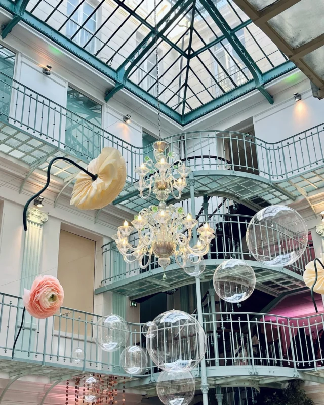 Un événement tout de rose vêtu 🌸

Pour accompagner le lancement du nouveau produit @kerastase_official , nous avons imaginé un cocktail délicat et vibrant aux côtés de l’agence @enjoy_event_paris .

Un moment suspendu à l’Espace Clery, où 200 invités ont pu découvrir nos 12 pièces tout en légèreté :
🌸 Des bouchées fleuries qui font autant rêver que saliver,
💗 Une scénographie toute en douceur,
✨ Et toujours, cette exigence de goût et d’engagement qui nous anime.

Créer des instants qui ont du sens, c’est ce qui nous guide. 

Merci à Kérastase et Enjoy Event pour leur confiance sur ce bel événement ✨

nomad@chateauform.com
Nomad – Table de passion sans concession